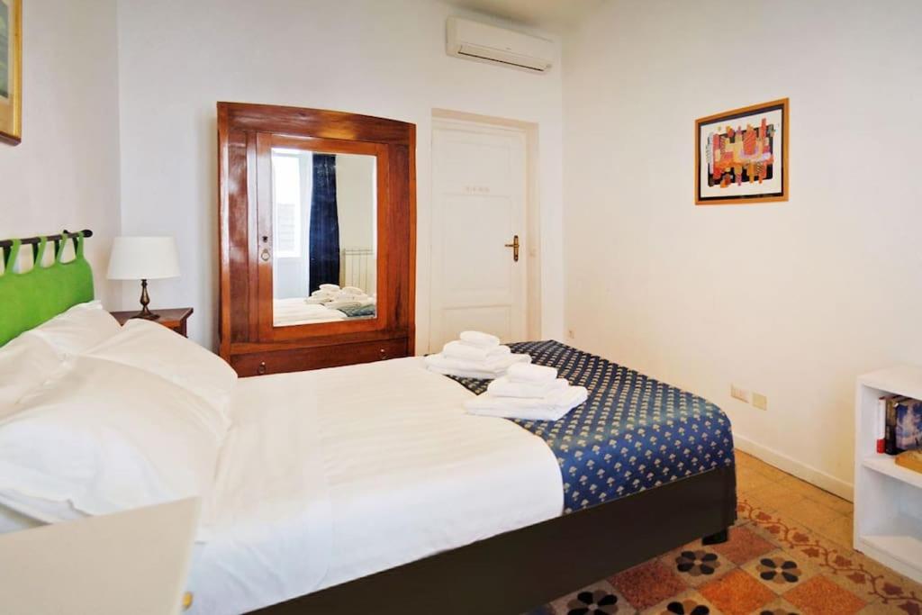 Near Colosseum By Varental 2Br + 1Sb Рим Екстериор снимка