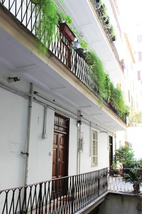 Near Colosseum By Varental 2Br + 1Sb Рим Екстериор снимка