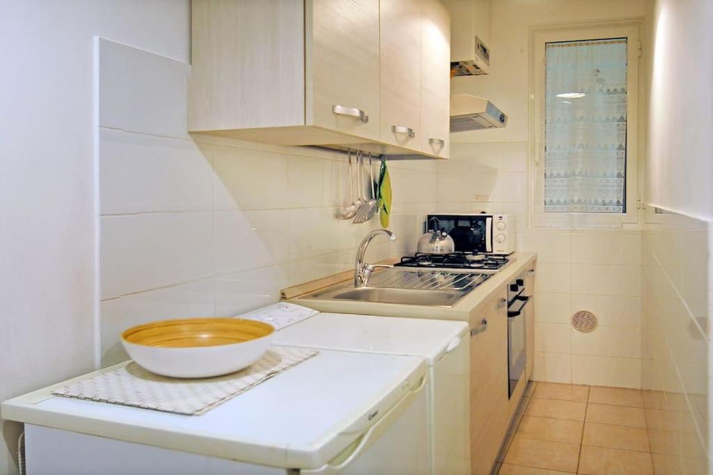Near Colosseum By Varental 2Br + 1Sb Рим Екстериор снимка