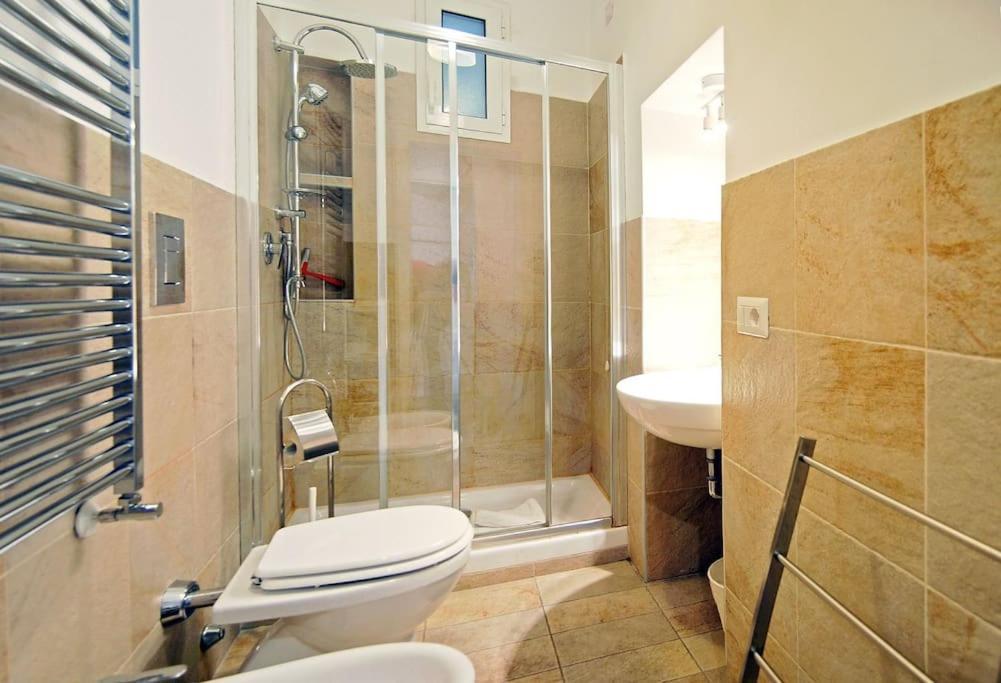Near Colosseum By Varental 2Br + 1Sb Рим Екстериор снимка