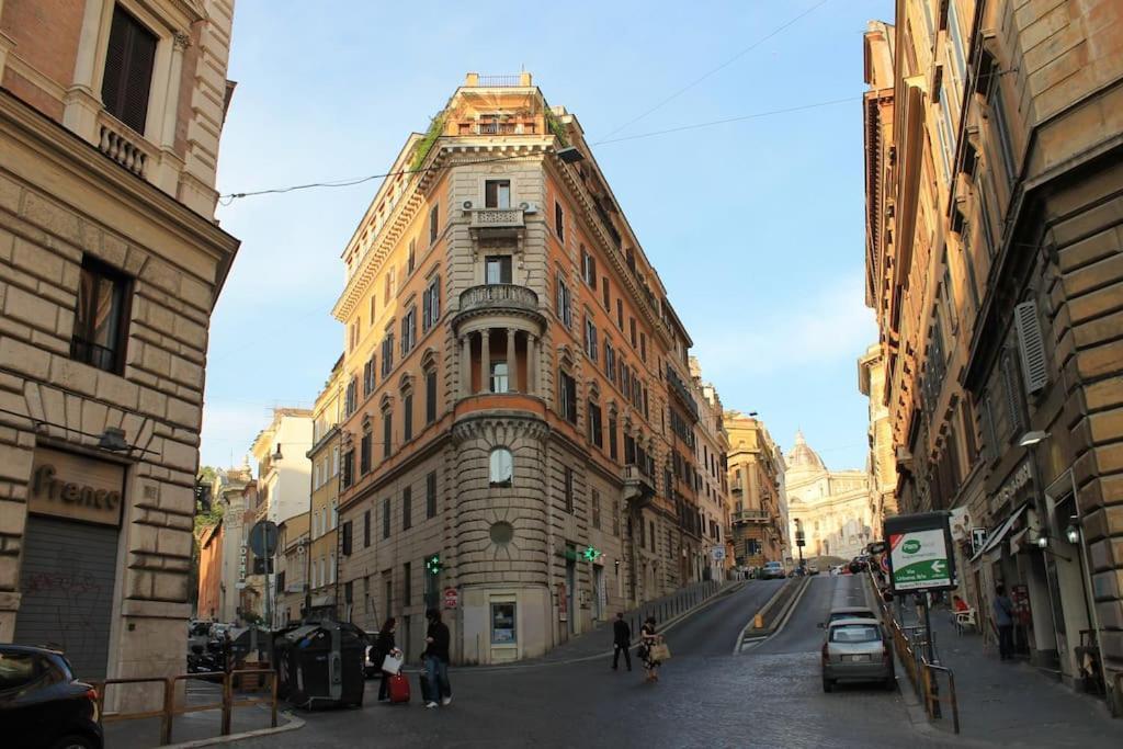 Near Colosseum By Varental 2Br + 1Sb Рим Екстериор снимка