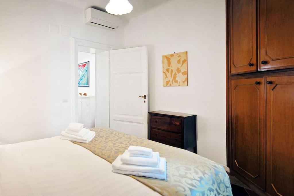 Near Colosseum By Varental 2Br + 1Sb Рим Екстериор снимка
